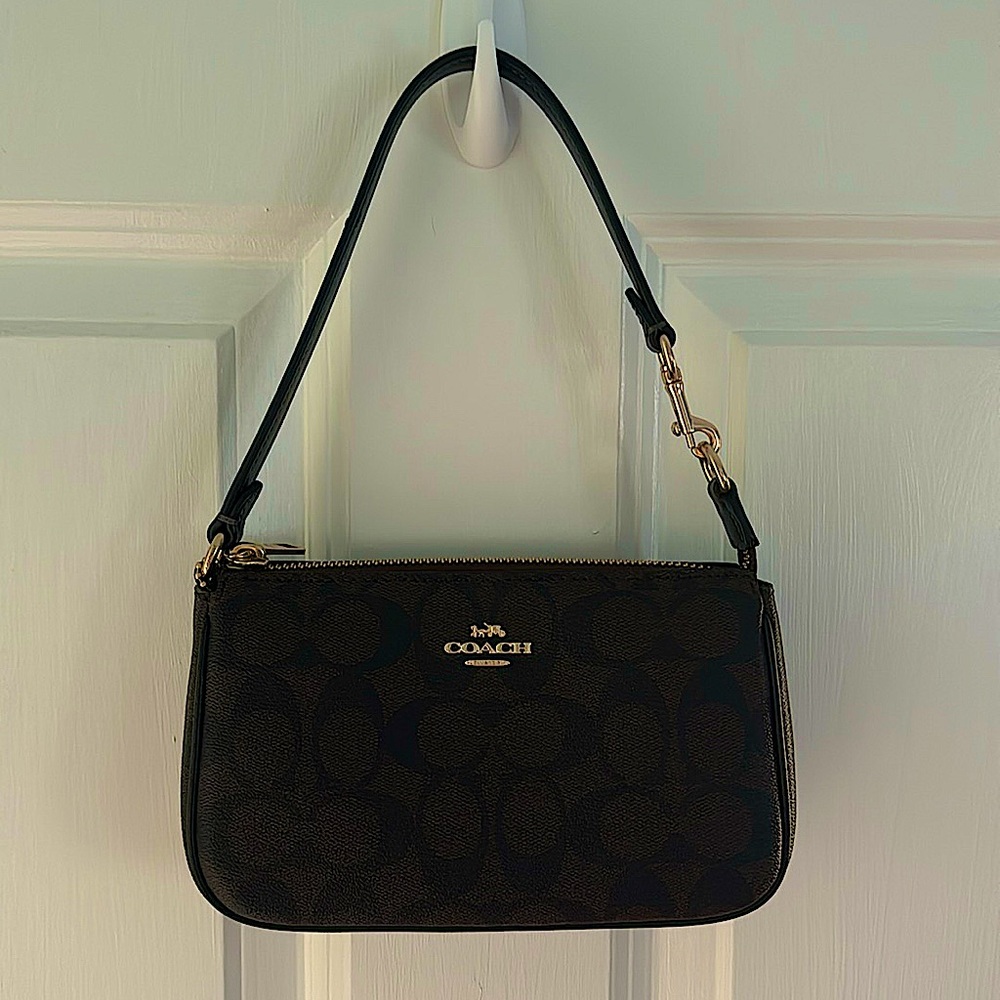 Nolita 19 in signature Canvas